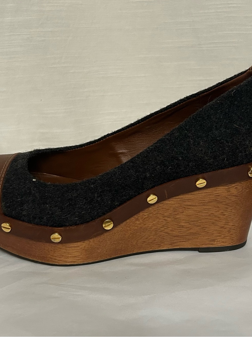 Tory Burch Gray Fabric and Brown Leather Studded Wedge Pumps - Picture 9 of 16